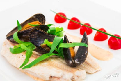 Duo de solettes rôties, crème de moules tomatée à l’estragon