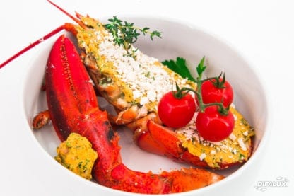 Demi homard 600/700g gratiné au beurre d'herbes fines et épices