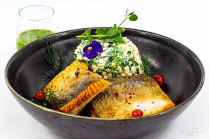 Filet d'omble chevalier rôti sur peau, fregola sarda aux épinards et pesto d'ail des ours