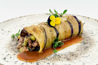 Aubergine farcie à l’agneau et marjolaine
