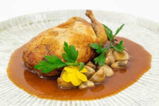 Cailles farcies maison et jus corsé