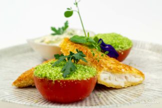 Plie panée, tomates persillées et sauce tartare