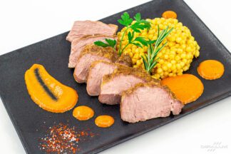 Pluma de porc ibérique, fregola sarda, crème de poivrons grillés